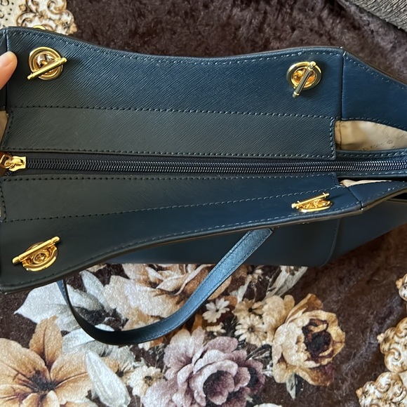 MICHAEL KORS Navy Blue Leather Jet Set Travel Gold-Tone Hardware Tote Handbag - Picture 9 of 16